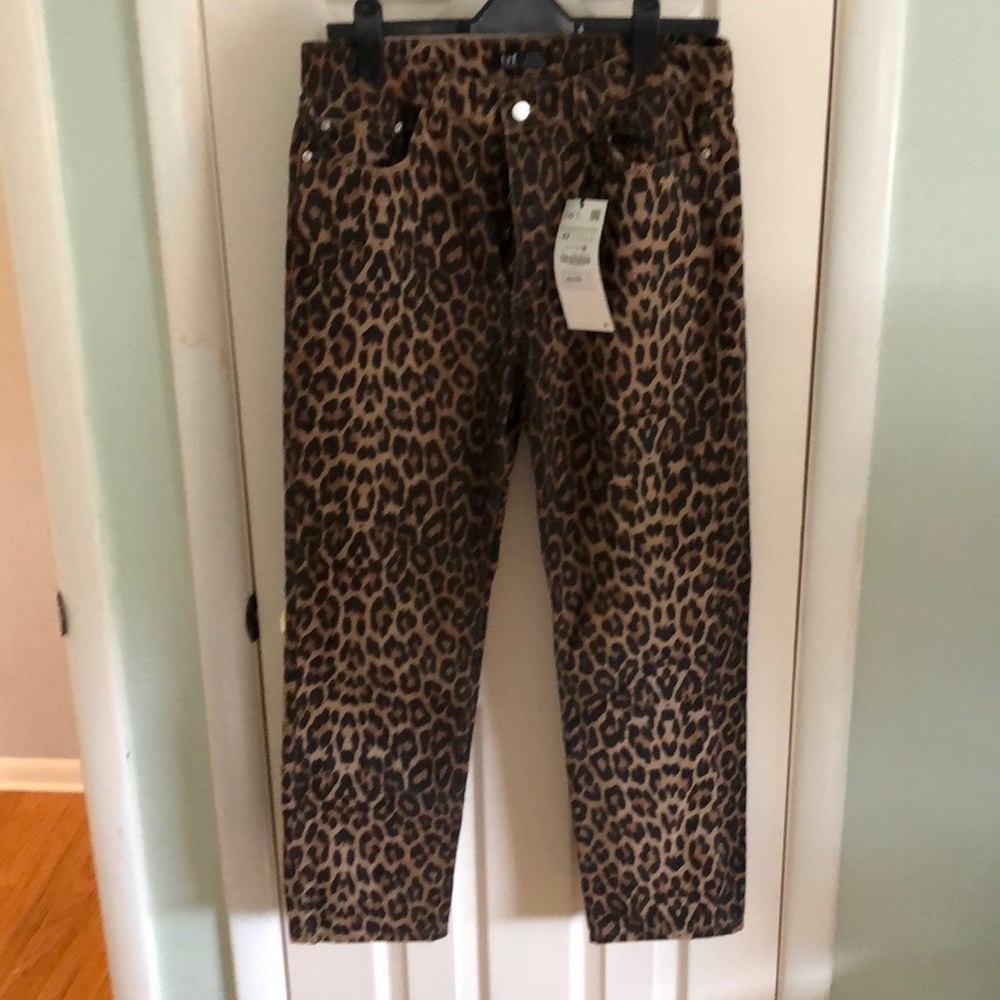 Zara. Leopard jeans